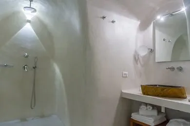أورا سويتس بيت ضيافة فِروستيفاني