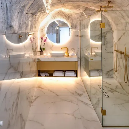 أورا سويتس بيت ضيافة فِروستيفاني