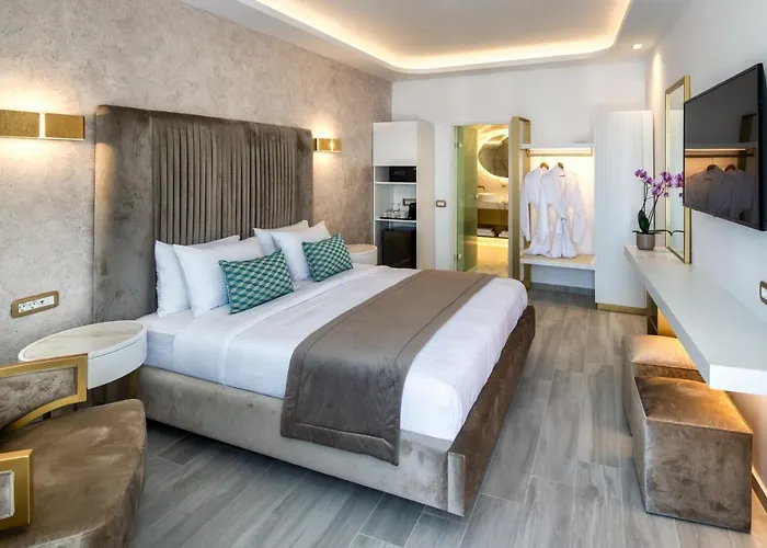 أورا سويتس 4*