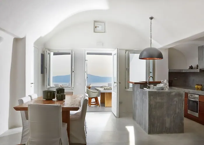 أورا سويتس 4* فِروستيفاني