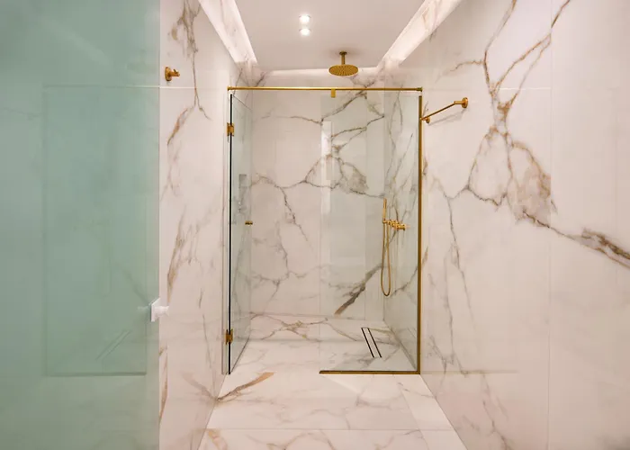 أورا سويتس بيت ضيافة 4*