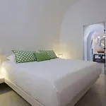 Aura Firostefani